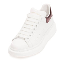 Oversized sneaker