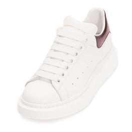 Oversized sneaker