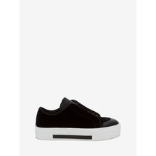 Low Cut Lace-Up Sneaker