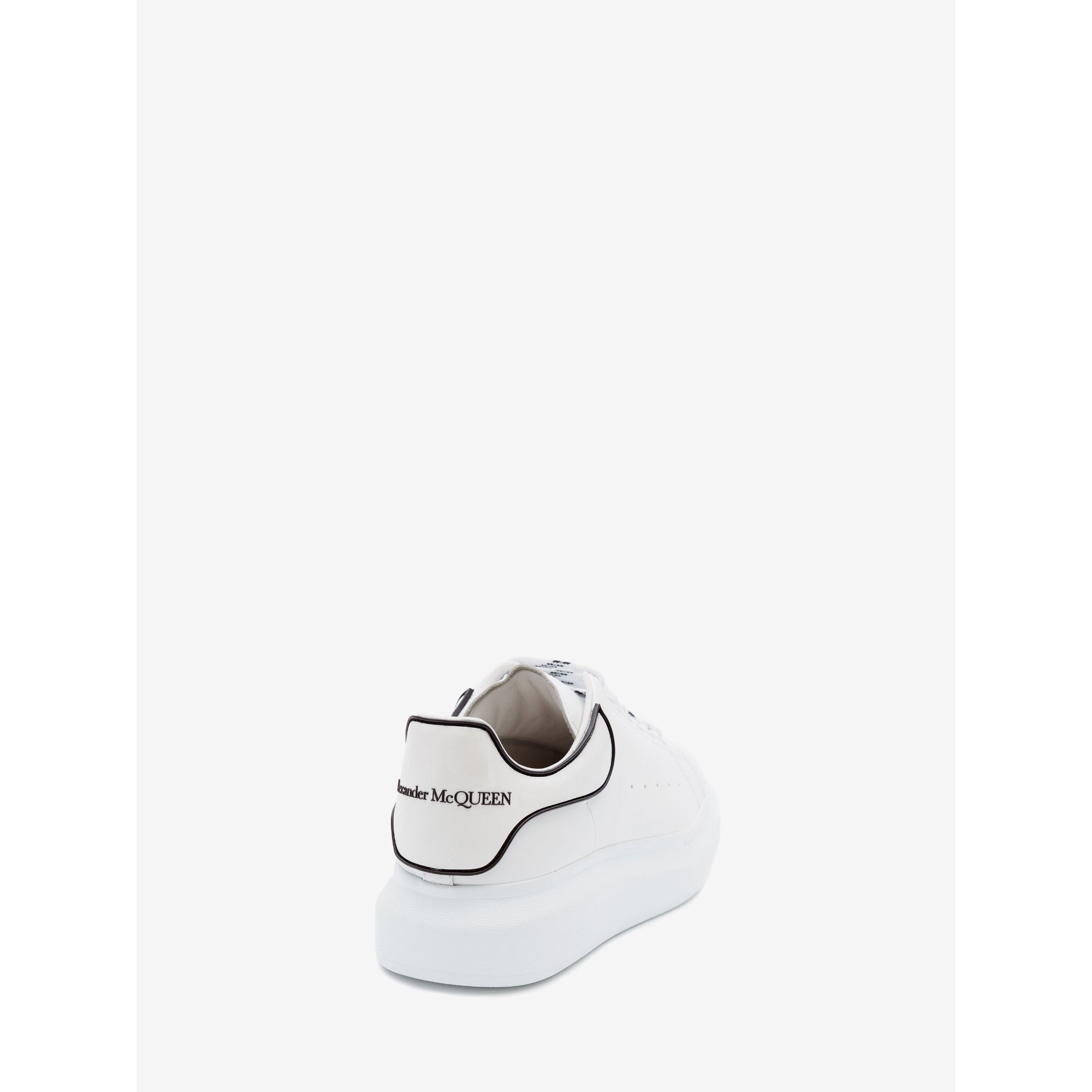 [DEFECTIVE] OVERSIZED TRAINER