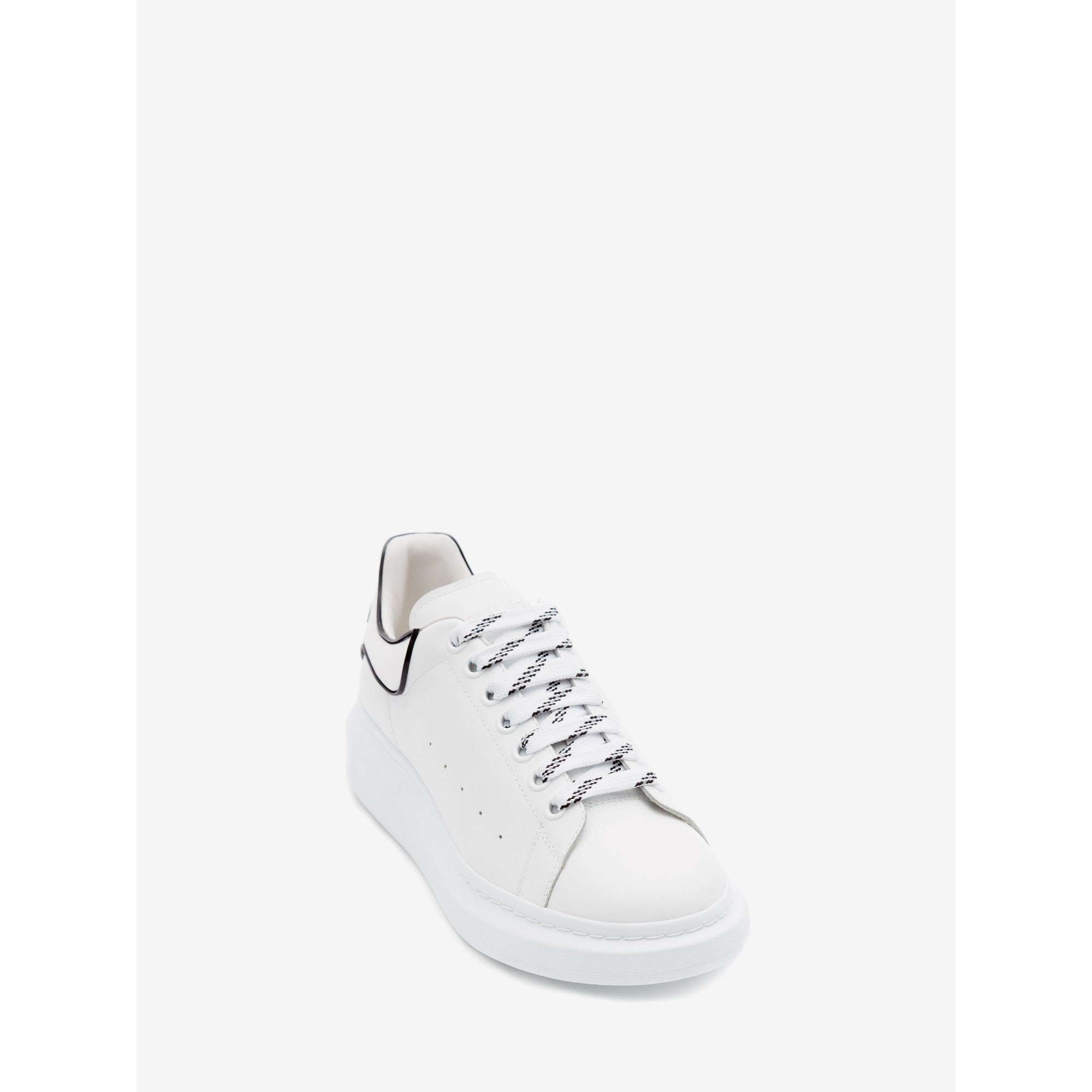 [DEFECTIVE] OVERSIZED TRAINER