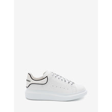 [DEFECTIVE] OVERSIZED TRAINER