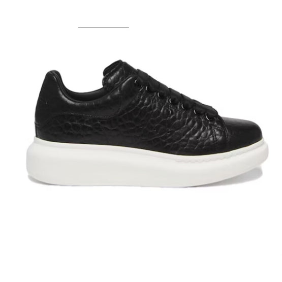 [DEFECTIVE] OVERSIZED TRAINER