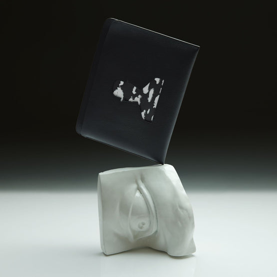 L'Homme A5 Pouch Trompe l'Oeil Jumping Calf Black - Ivory